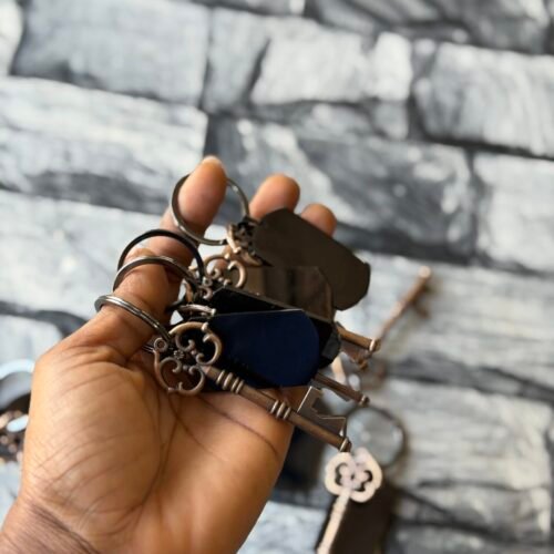 2 in 1 vintage opener with metal Keyholder (BLACK)