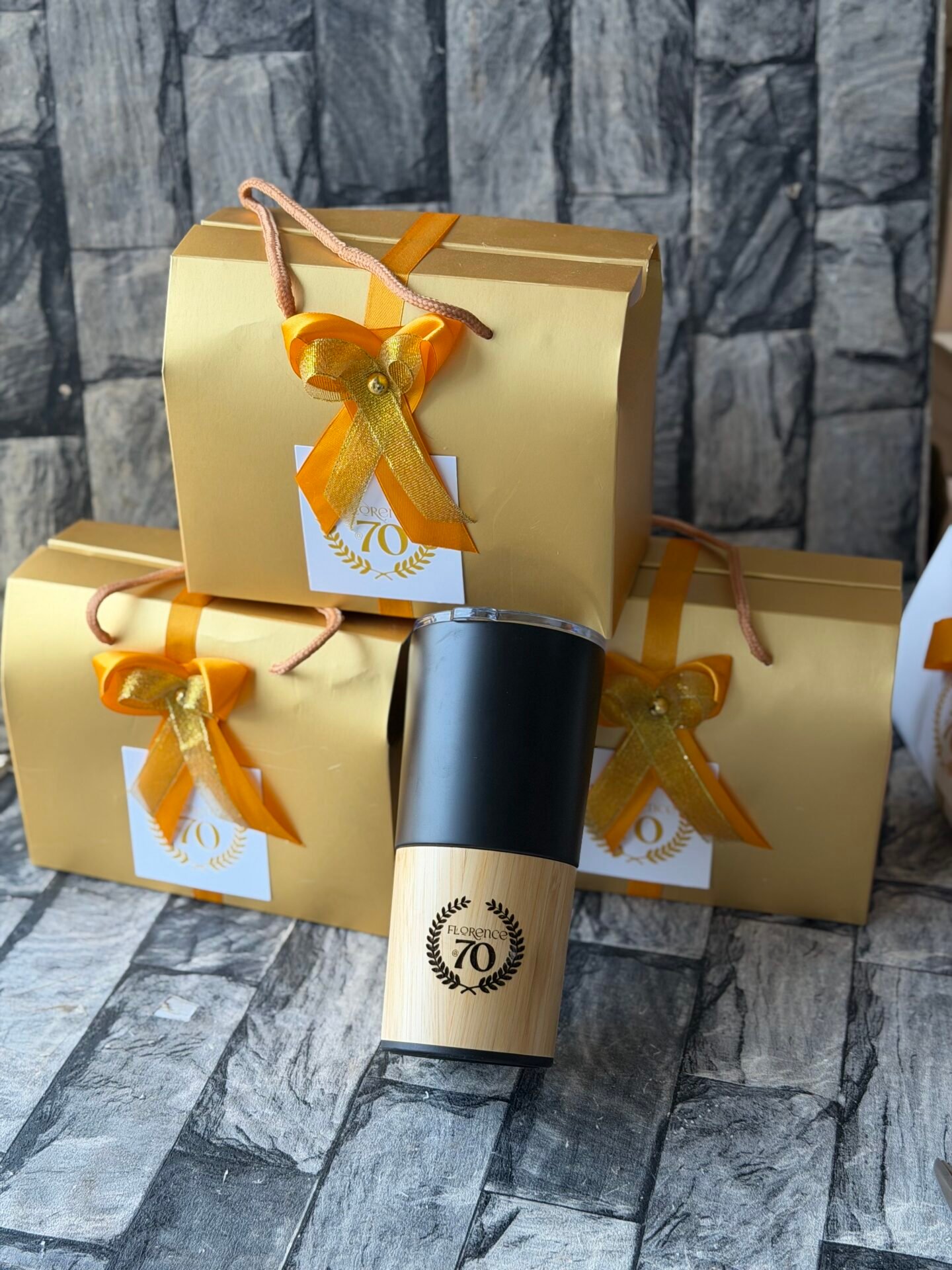 750ml vacuum flask with wooden down (customized and packaged)