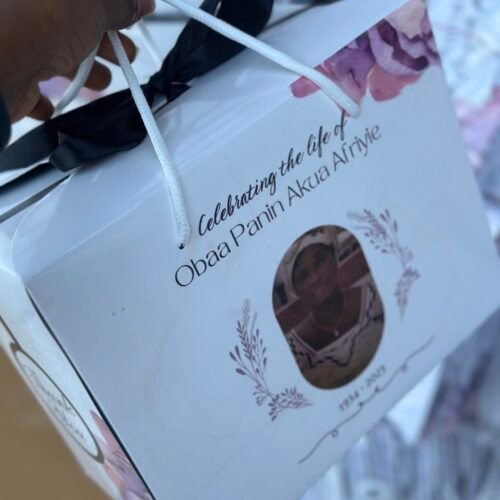 Food box with ribbon