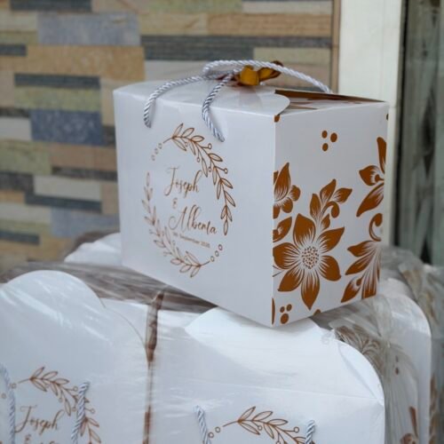 Food box with ribbon