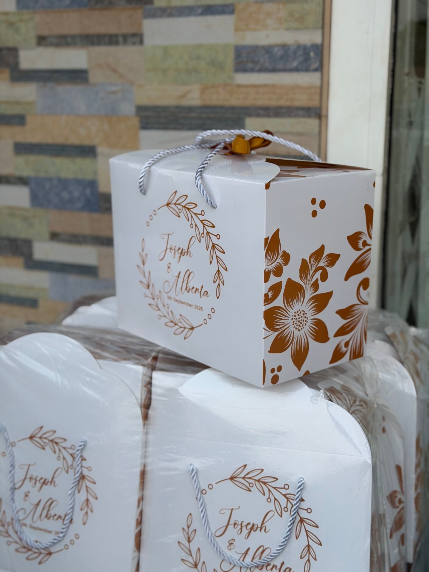 Food box with ribbon