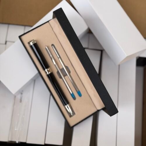 Executive pen with 2 refills
