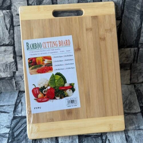 100 % wooden chopping board (28x38cm)