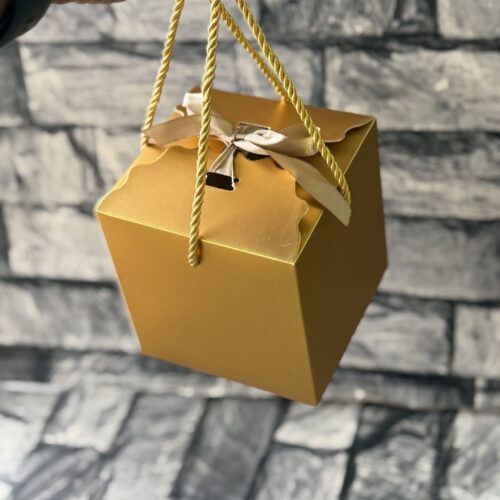 Square gold boxes (12x12cm) 12pcs