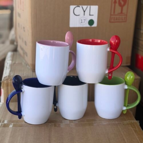 Ceramic mug with coloured spoon