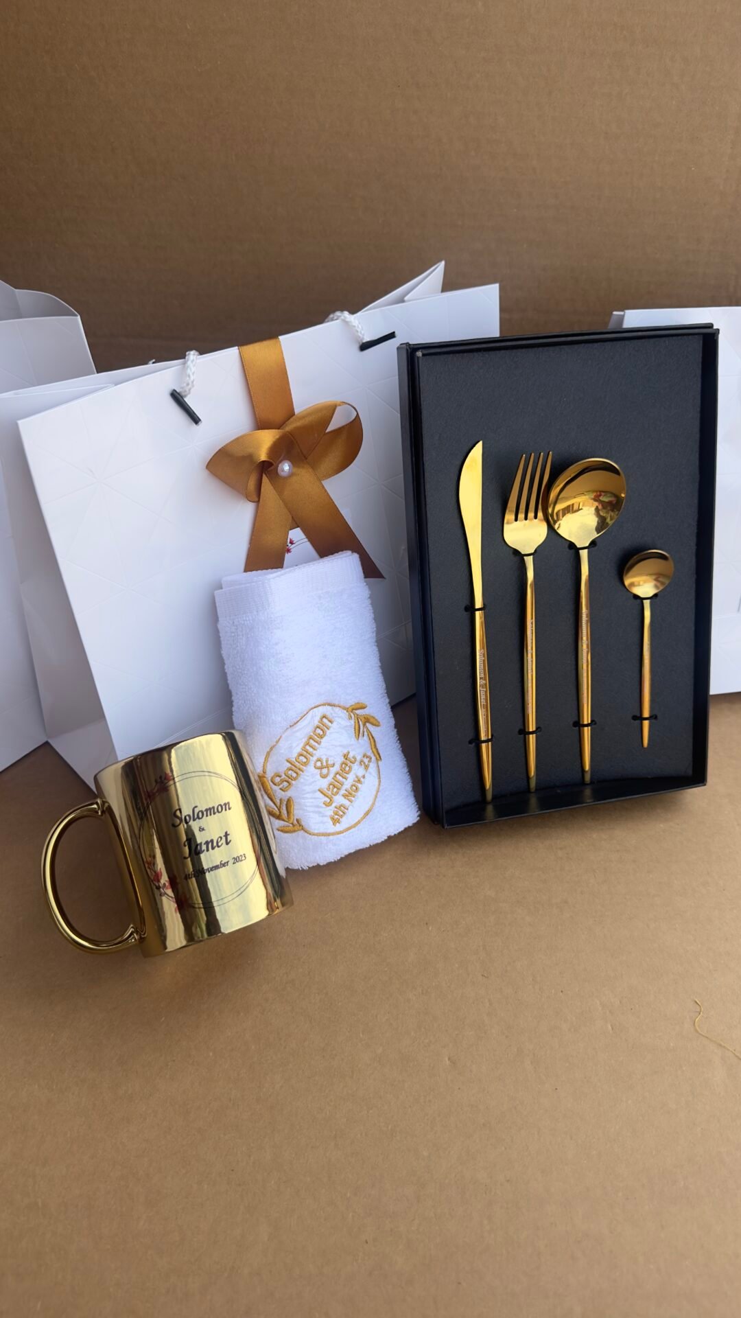 Ceramic gold and facetowel with cutlery set (Customized and packaged) - Image 2