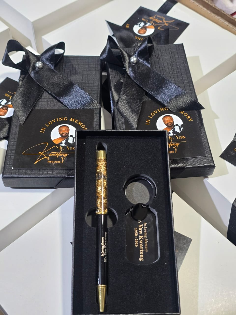 Glitter black pen and keyholder set (customized and packaged)